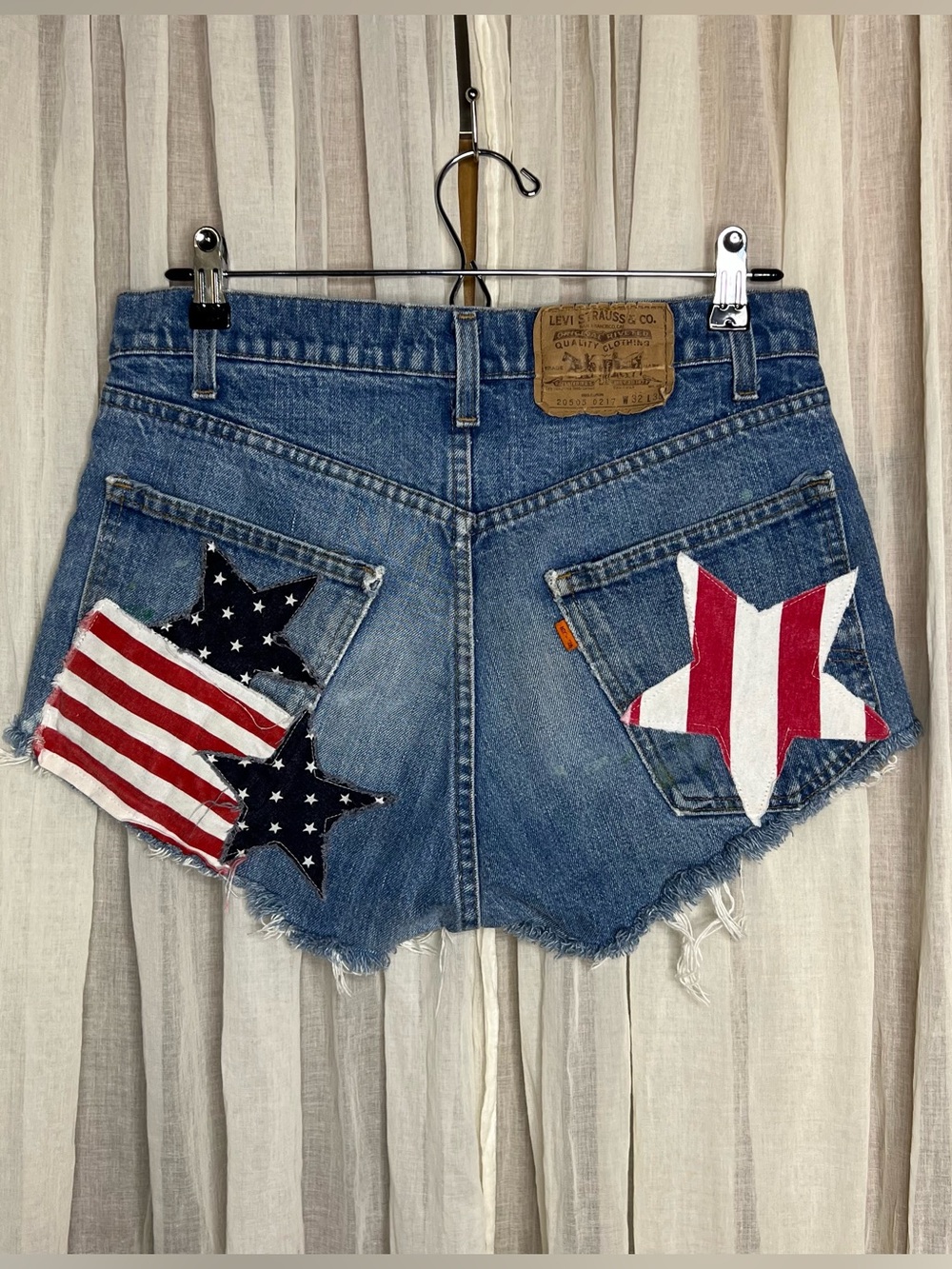 Levi’s Cutoff American Flag Shorts - Picture 3 of 6